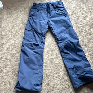 Women’s size mediumum The North Face dryvent ski or snow pants.